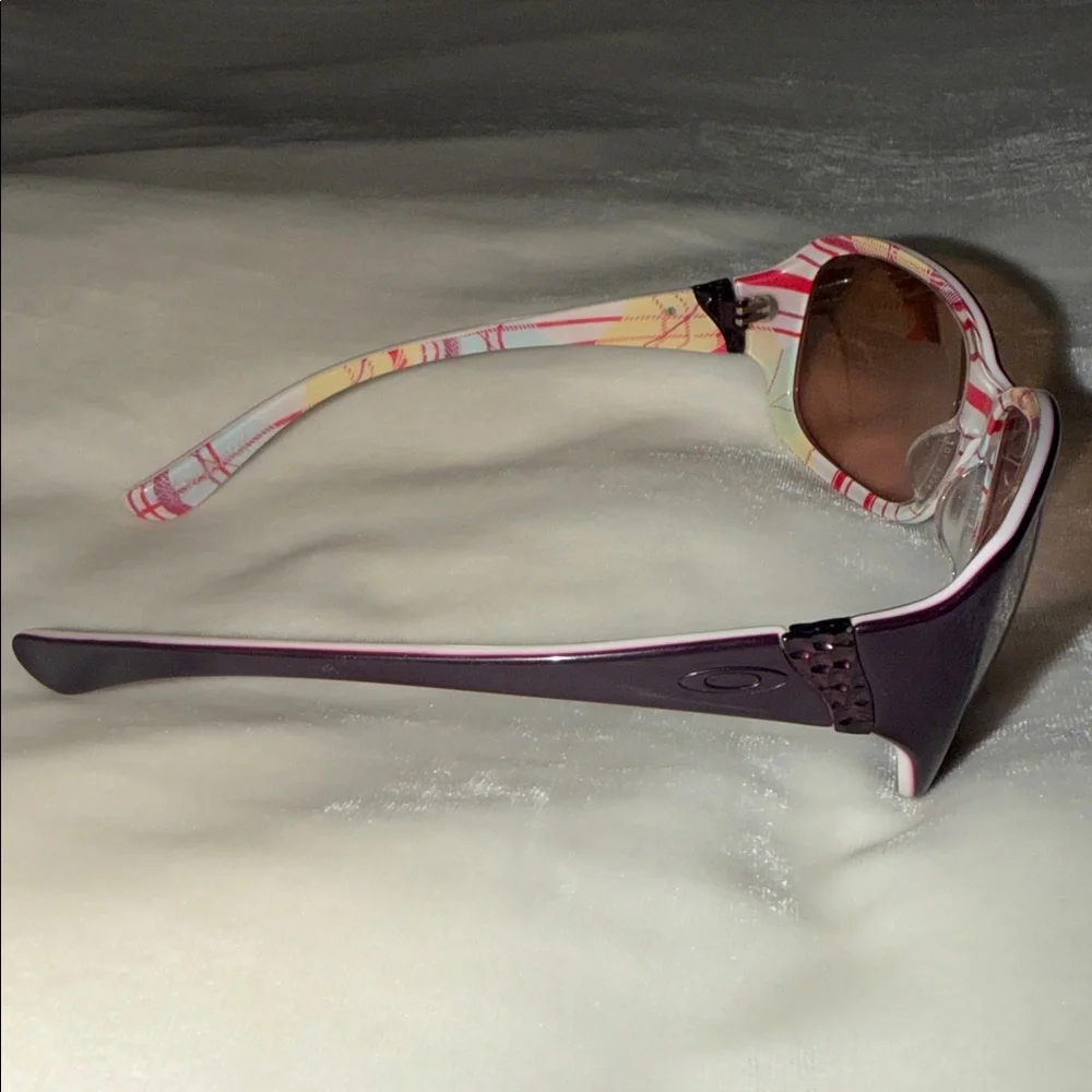 OAKLEY DISCREET Sunglasses in Purple, used condition/flawed